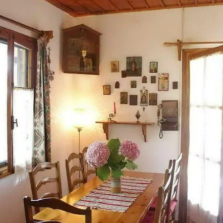La Petite Maison Dans La Foret ツァガラダ